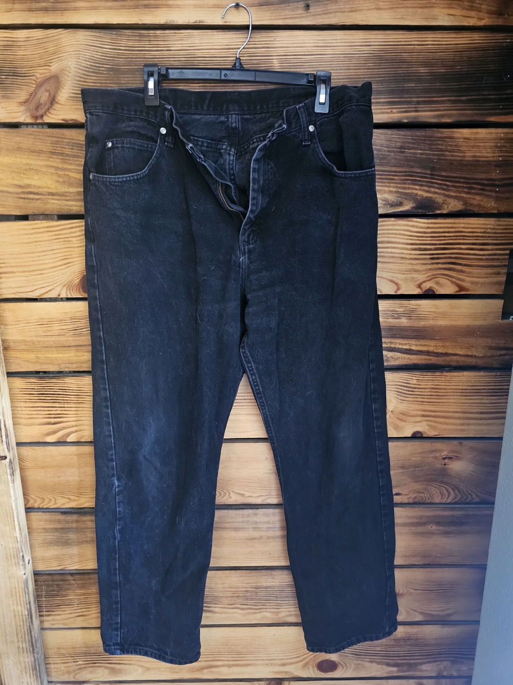 Wrangler Men's Black Relaxed Jeans